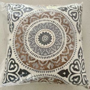 Pottery Barn Leona Medallion Outdoor Pillows SET OF 2